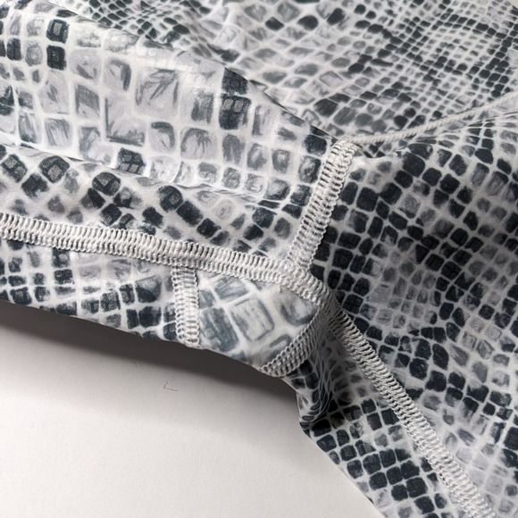 GOOD AMERICAN Women's Python Print Mesh Leggings White/Grey size 0/XS - Picture 8 of 12